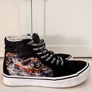 Vans size women 7.5, man 6, black with tiger 🐅 print